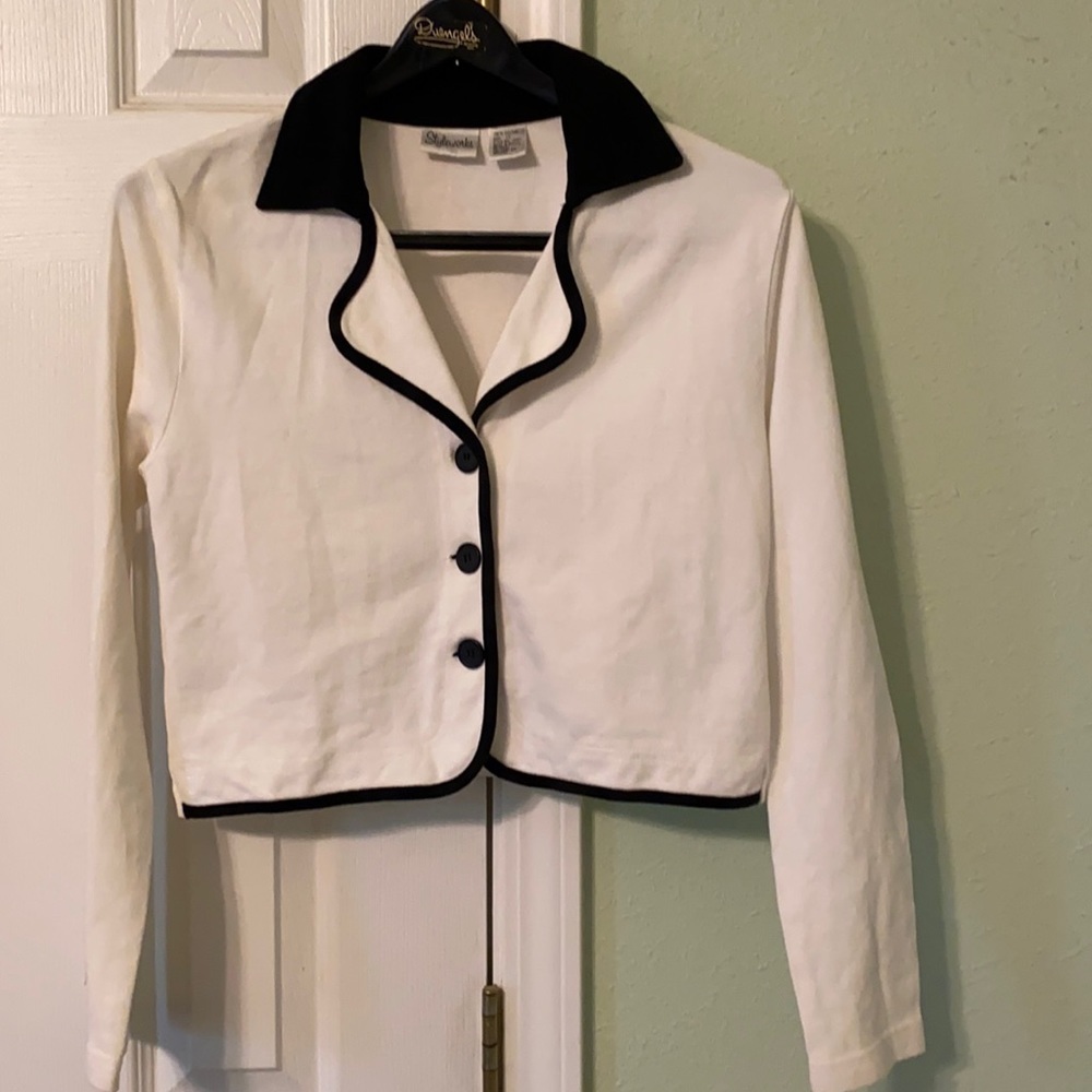 Size. 10 petite junior blazer (Used) runs small - Picture 1 of 8